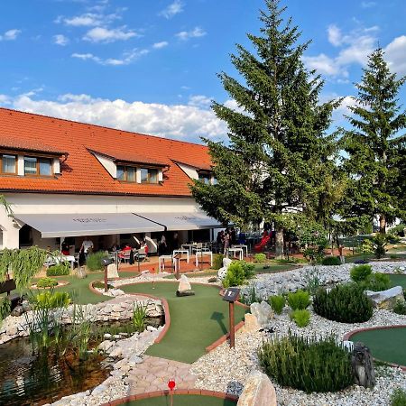 Tisnovska Rychta Hotel ภายนอก รูปภาพ