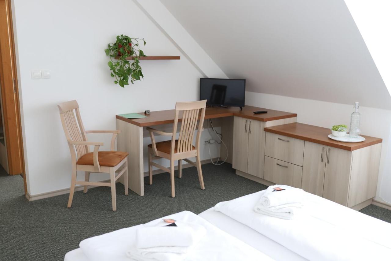 Tisnovska Rychta Hotel ภายนอก รูปภาพ