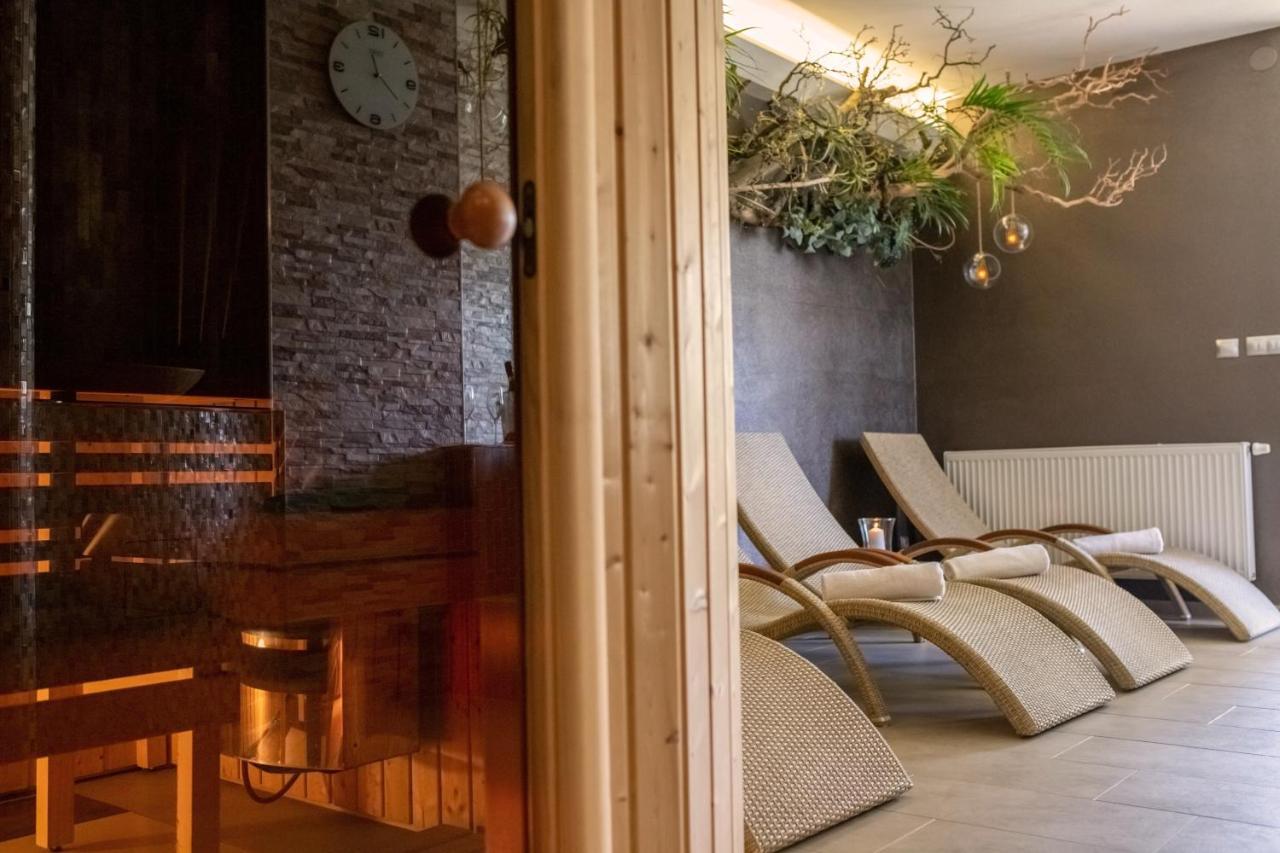 Tisnovska Rychta Hotel ภายนอก รูปภาพ